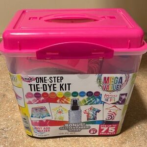 NEW Tulip One-Step Tie-Dye Kit with Reusable Plastic Tote - 138 pieces